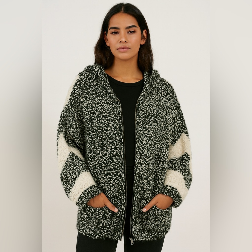 POL‎ Black and Cream Zip Front Hooded Sweater Sz. L